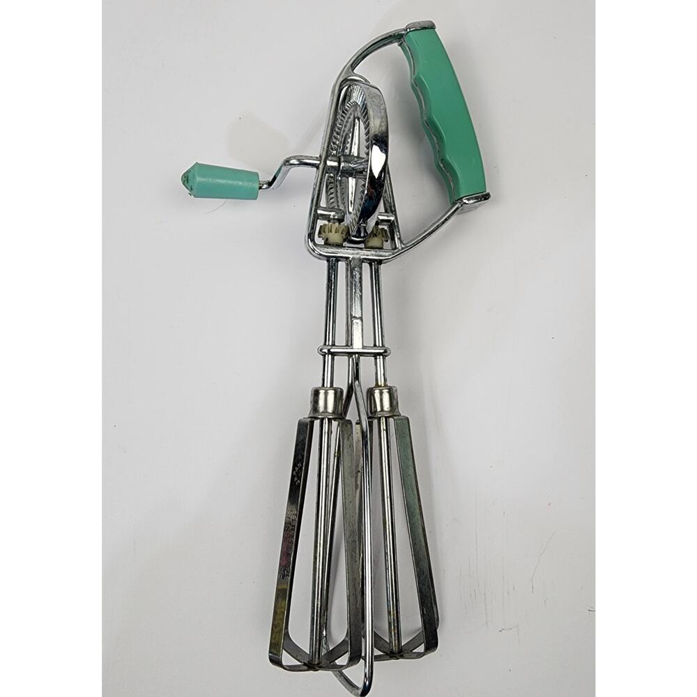 Progressus Turqouise Handled 1950's Manual Hand Egg Beater Whisk